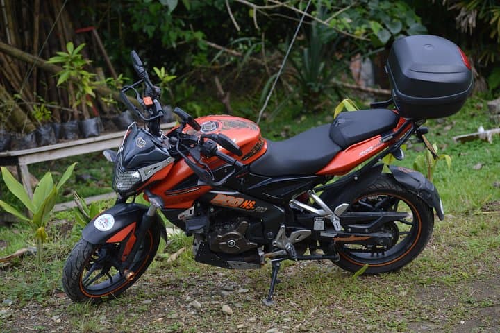 Explore Medellín by Motorcycle: 24-Hour Unlimited KM Rentals & Route Tips