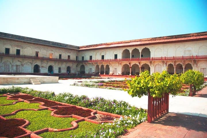 Hyderabad to Taj Mahal Same-Day Tour: Flights, Guide & Agra Fort Visit photo 5