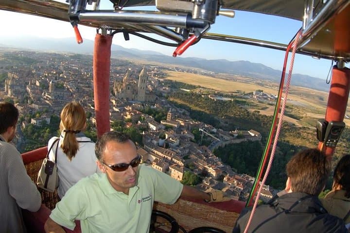Sunrise Hot-Air Balloon Over Segovia: Aqueduct & Alcázar Aerial Flight photo 2