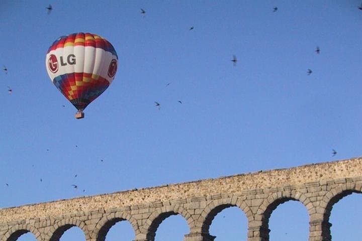 Sunrise Hot-Air Balloon Over Segovia: Aqueduct & Alcázar Aerial Flight photo 6