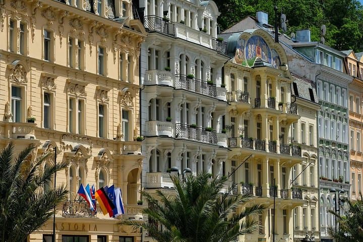 Private Transfer from Prague to Karlovy Vary with Optional 2‑Hour Sightseeing Stop photo 3