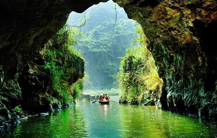 Hoa Lu, Trang An & Mua Cave: Limousine Day Trip from Hanoi to Tam Coc's Best Views