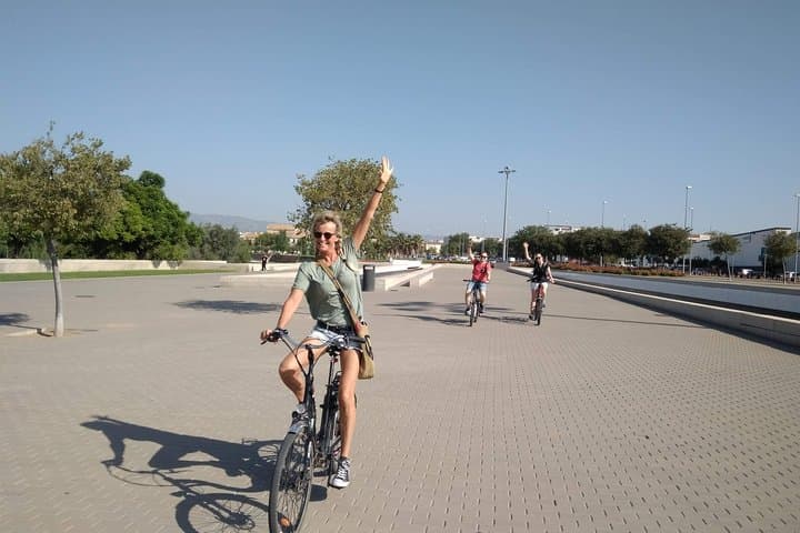 Explore Córdoba by Bike: Mezquita, Patios & Roman Bridge in 2 Hours photo 1