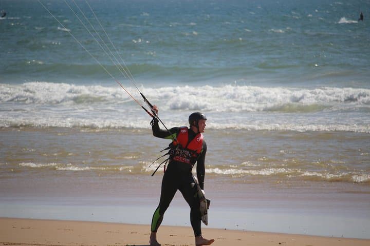 Private Kitesurfing Lessons Near Lisbon: Fast, Safe Progress With a Personal Trainer