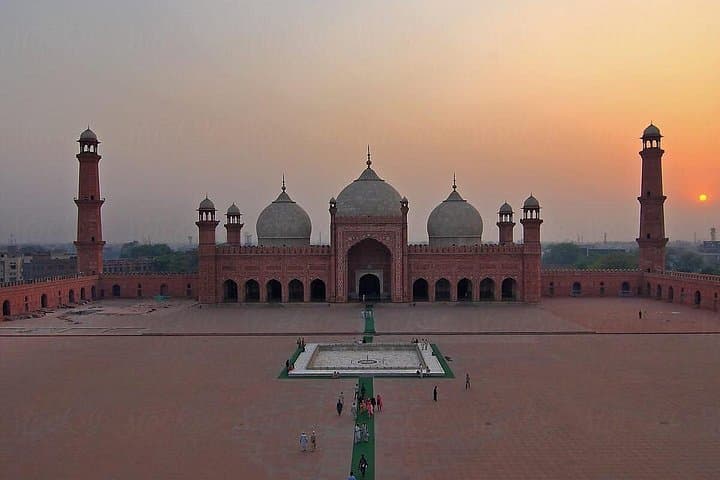 Lahore Guided Tours: Explore the Walled City, Mughal Forts & Food Alleys photo 2