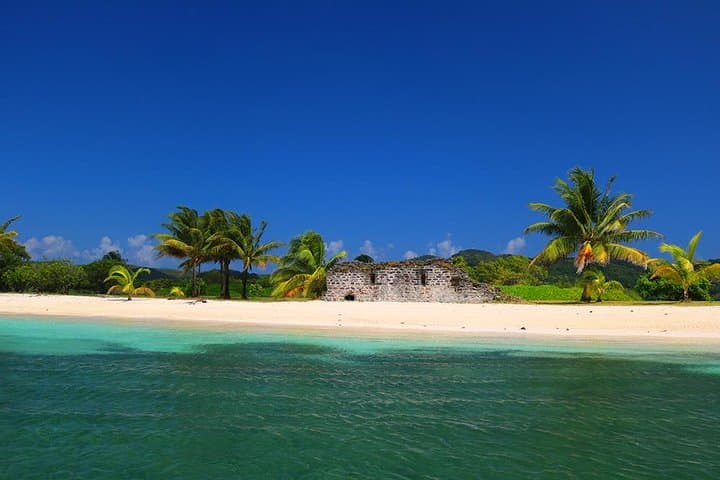 Day Cruise from Oak Ridge to Pigeon Cay — Snorkel Roatán's Turquoise Reefs photo 3