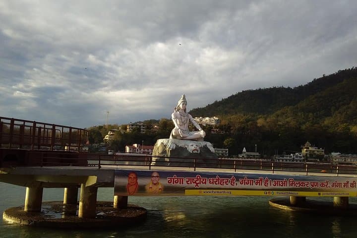 Rishikesh Ganga Aarti Evening Walk: Ashrams, Ghats & Temple Rituals photo 3