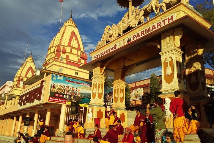 Rishikesh Ganga Aarti Evening Walk: Ashrams, Ghats & Temple Rituals photo 4
