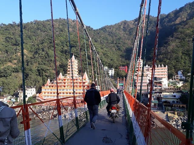 Rishikesh Ganga Aarti Evening Walk: Ashrams, Ghats & Temple Rituals photo 5