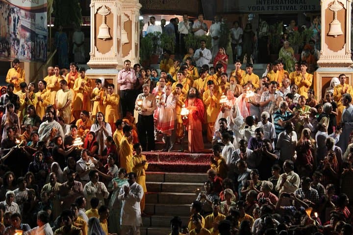 Rishikesh Ganga Aarti Evening Walk: Ashrams, Ghats & Temple Rituals photo 6
