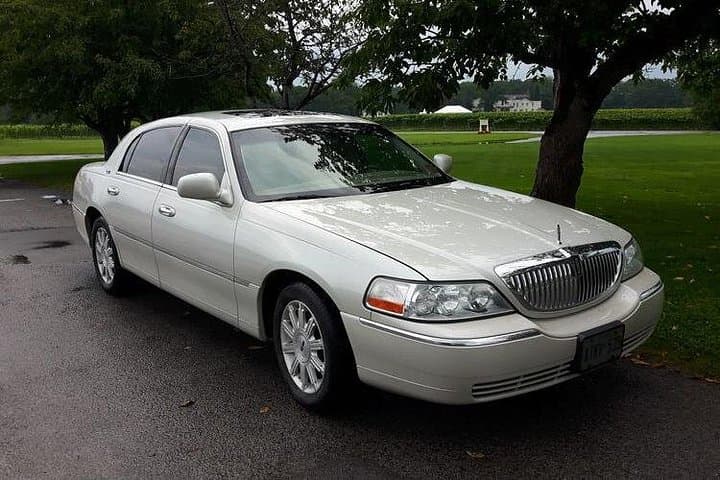 Private Niagara-on-the-Lake Wine Tour with Roundtrip Airport Transfer photo 2
