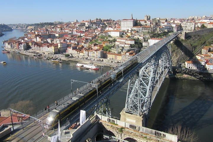 Porto Highlights Walking Tour with Traditional Tavern Lunch