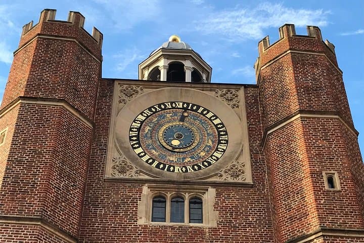 Private Guided Tour of Hampton Court Palace by Luxury Sedan photo 2