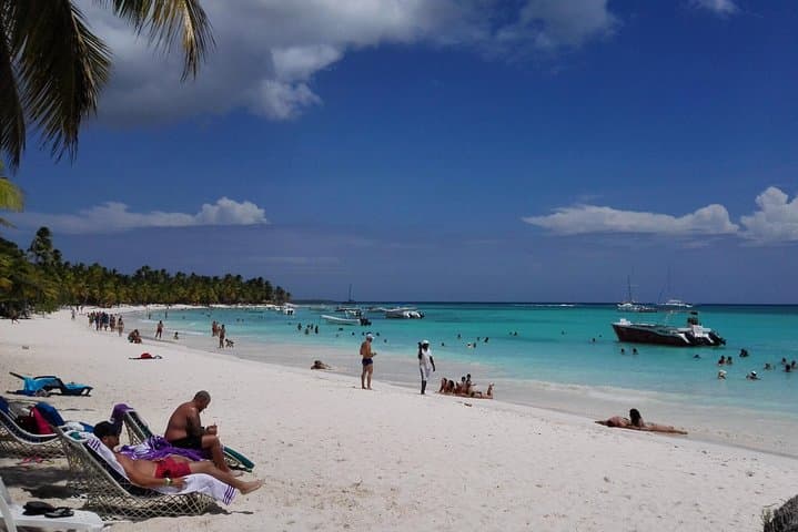Isla Saona Day Trip from Bayahibe: Natural Pools, White Sand & Catamaran Return photo 3