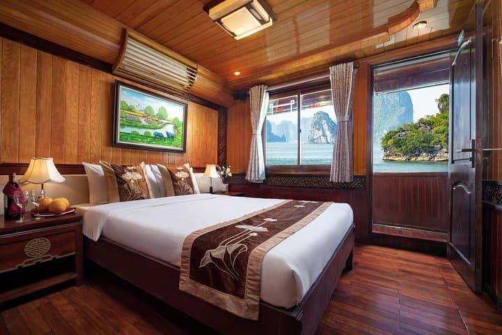 Halong Bay Overnight Cruise with Private Airport Drop-Off and Kayaking photo 2