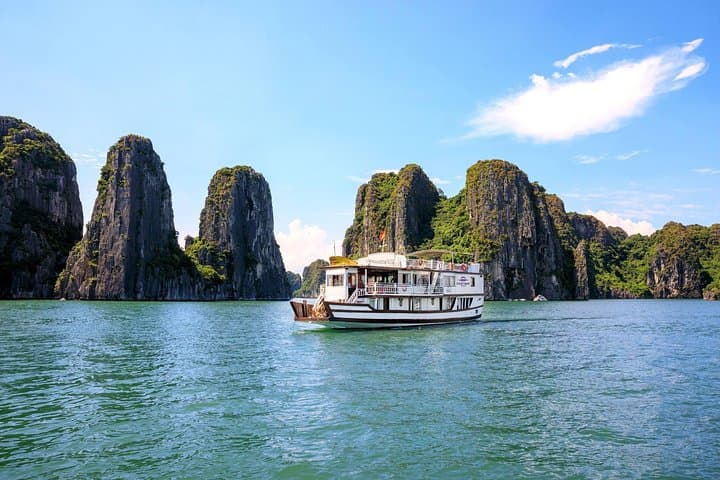 Halong Bay Overnight Cruise with Private Airport Drop-Off and Kayaking