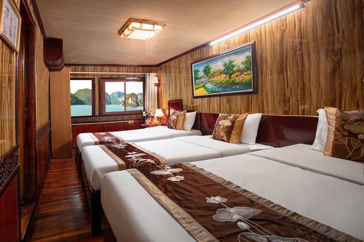 Halong Bay Overnight Cruise with Private Airport Drop-Off and Kayaking photo 4