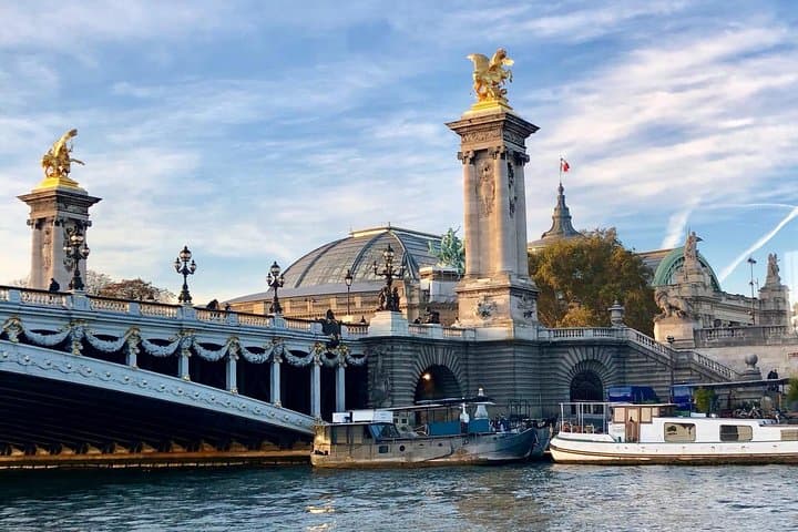 Evening Champagne Tasting Cruise on the Seine — Sommelier Flights and Paris Sights photo 5