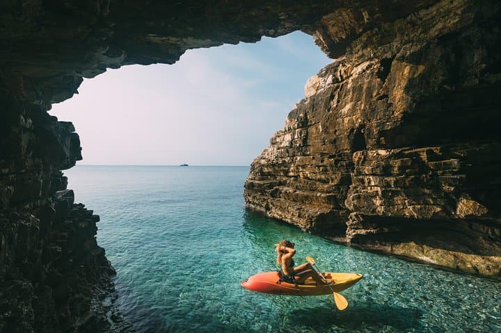 Kayaking Cape Kamenjak: Caves, Cliff Jumps & Safari Bar Lunch