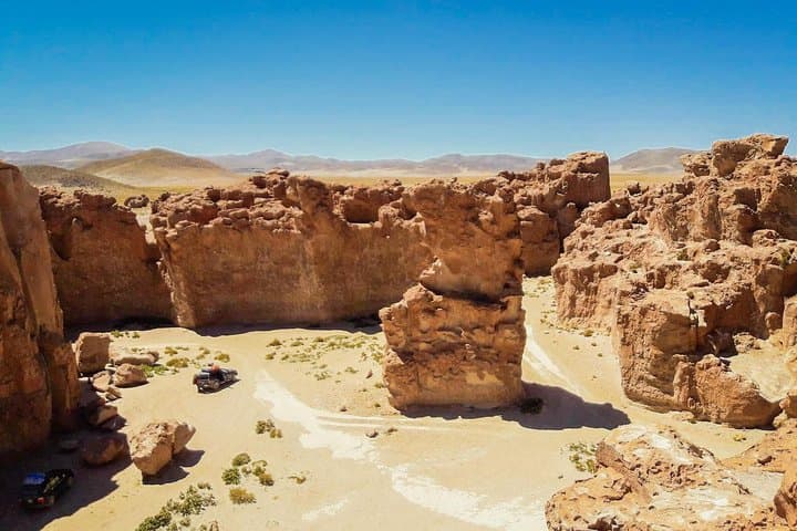 3-Day Uyuni Adventure: Salt Flats, Altiplano Lagoons & Surreal Deserts photo 4