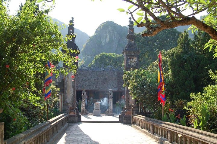 Halong Bay & Ninh Binh 2-Day Combo: Caves, Boats and Rural Cycling photo 4