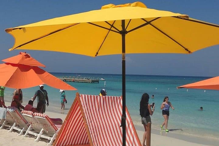 Roatán Island Organized Trips: Beaches, Snorkel, Zipline & Local Culture photo 1