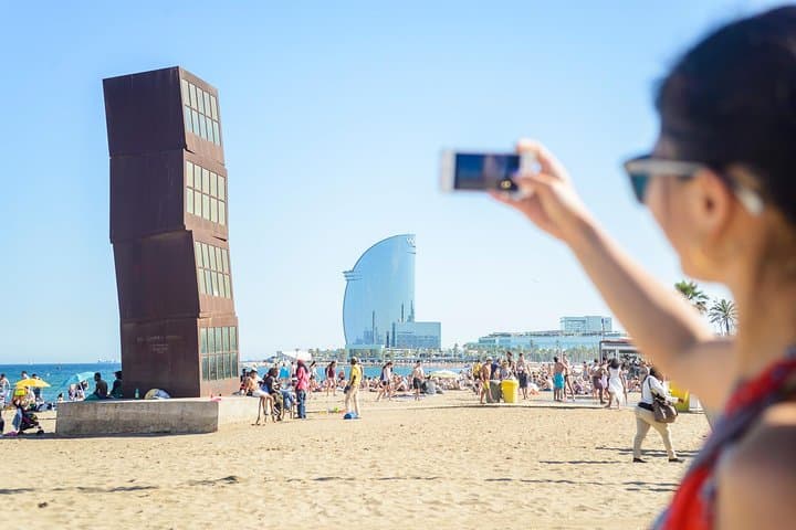 Barcelona E-Bike Tour with Tapas & Wine Tasting — El Born, Ciutadella & Barceloneta photo 3