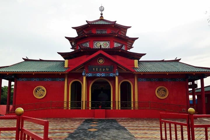 Batam Full-Day Highlights: Barelang Bridge, Maha Vihara & Local Seafood photo 4