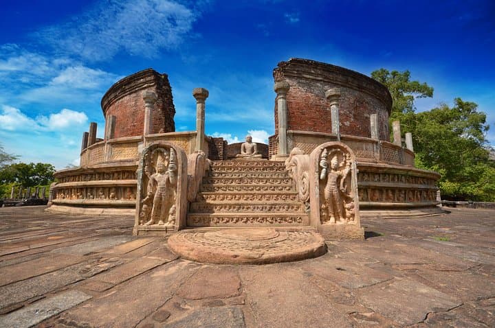 Cycling Polonnaruwa Ancient Ruins: Parakrama Samudra Historic Bike Tour photo 3