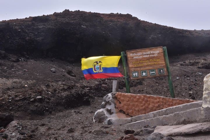 Cotopaxi Hike and Bike: Refuge Trek to Volcano Descent photo 4