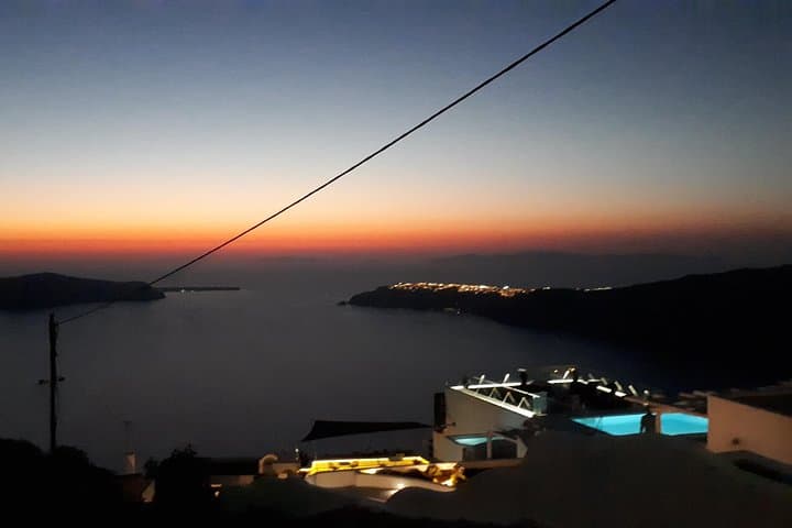 Santorini Sunset Private Tour: Oia, Skaros & Caldera Views photo 3