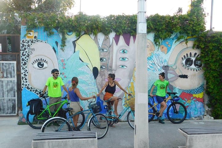 Playa del Carmen Street Art Bike Tour — Graffitis & Munchies photo 3
