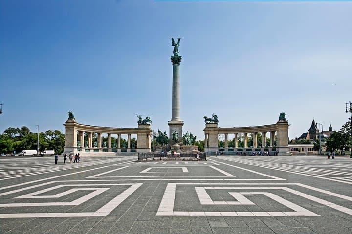 Budapest E-Bike Tour: City Sights, Coffee Stop & Buda Views photo 2