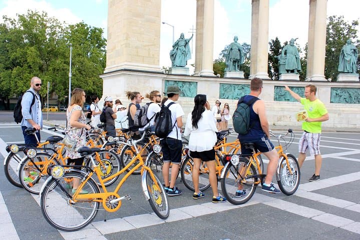 Private Budapest Bike Tour: 3.5-Hour Guided Route Along the Danube and Castle District photo 3