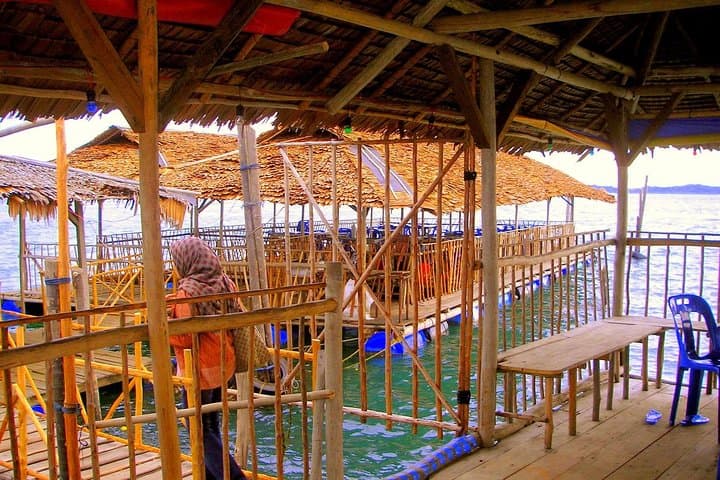 Full-Day Batam Island Tour: Barelang Bridge, Maha Vihara & Kelong Seafood Lunch photo 4