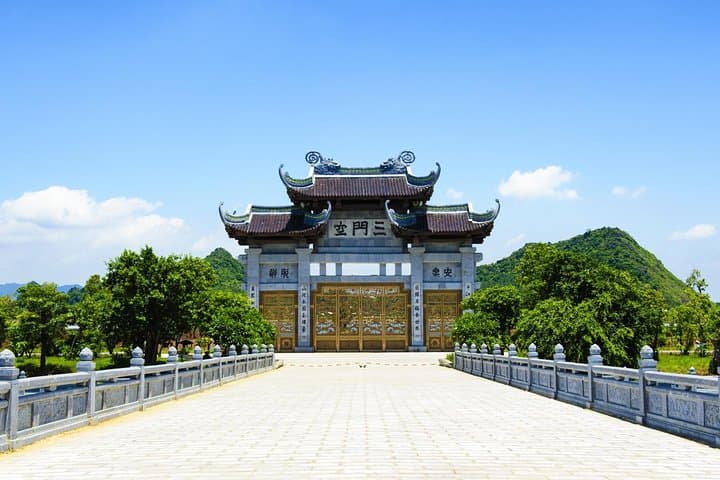 Trang An & Bai Dinh: One-Day Boat and Temple Tour from Hanoi photo 5