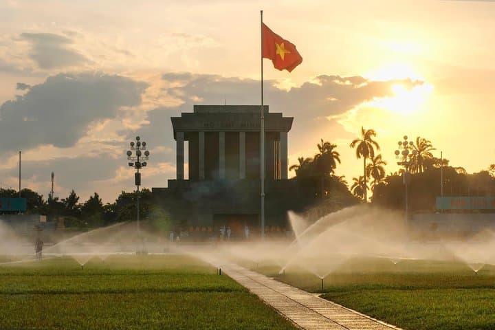 Hanoi City 1-Day Cultural Tour: Ho Chi Minh Mausoleum, Temple of Literature & Old Quarter Cyclo Ride