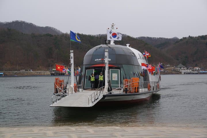 Private Seoul Tour: Palaces, Markets, DMZ & Airport Transfer — Customizable 9‑Hour Experience photo 4