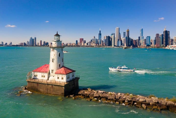 Chicago Sightseeing River and Lake Cruise: Iconic Skyline and Architecture from Water