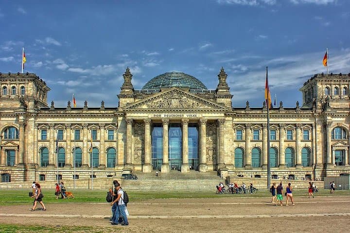 Prague to Berlin Private Transfer with 2-Hour Sightseeing Stop photo 2