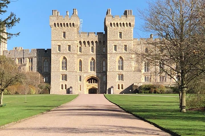 Private Windsor Castle & Eton College Tour: Mercedes Day Trip from London photo 1