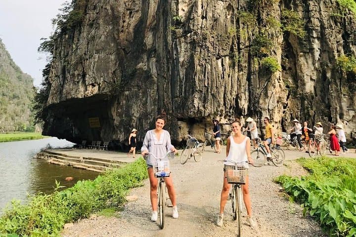 Halong Bay & Ninh Binh 2-Day Combo: Caves, Boats and Rural Cycling photo 6