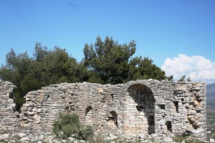 Half-Day Cultural Tour of Saranda — Lekuresi Castle, Museums & Synagogue Complex photo 6