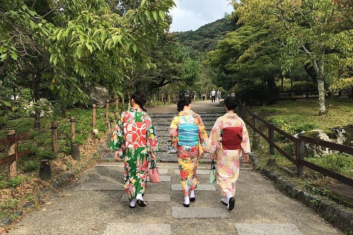 Private Gion Walking Tour: Explore Kyoto’s Geisha District with a Local Guide photo 3