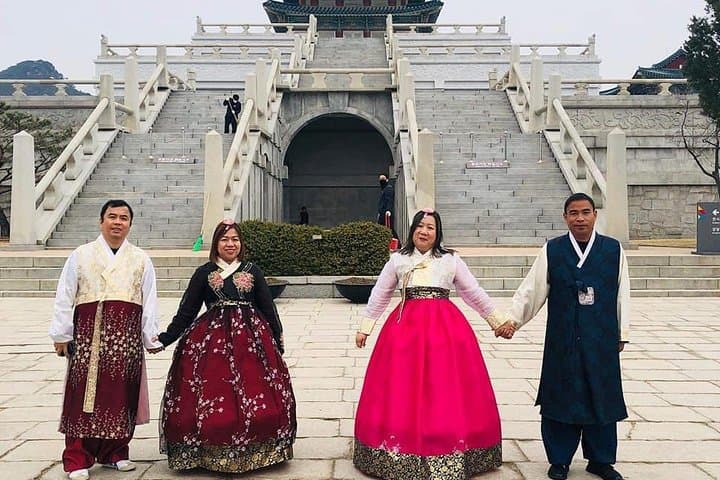 1-Day Private Customized Seoul Tour: Gyeongbokgung, Bukchon & K-Pop Locations photo 4