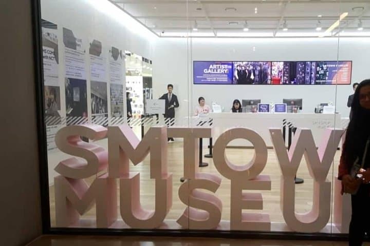 1-Day Private Customized Seoul Tour: Gyeongbokgung, Bukchon & K-Pop Locations photo 6