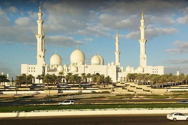Abu Dhabi in One Day: Private Highlights Tour with Falcon Hospital & Grand Mosque photo 3