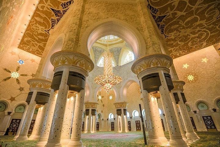 Private One-Day Abu Dhabi Highlights: Grand Mosque, Falcon Hospital & Dubai Transfer photo 2