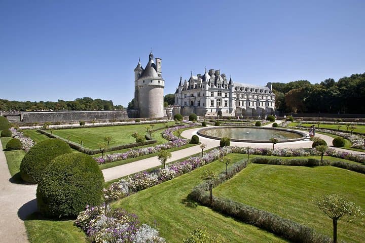 Day Trip to Loire Valley Castles: Chenonceau, Amboise & Clos Lucé photo 2