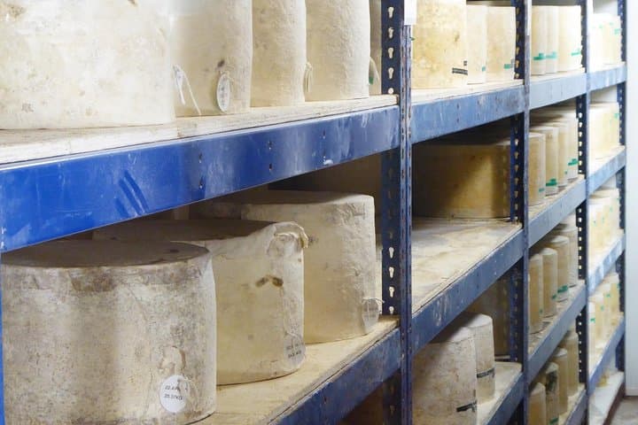 Wells, Cheddar Cheese & Cheddar Gorge: Private Day Trip from Bath